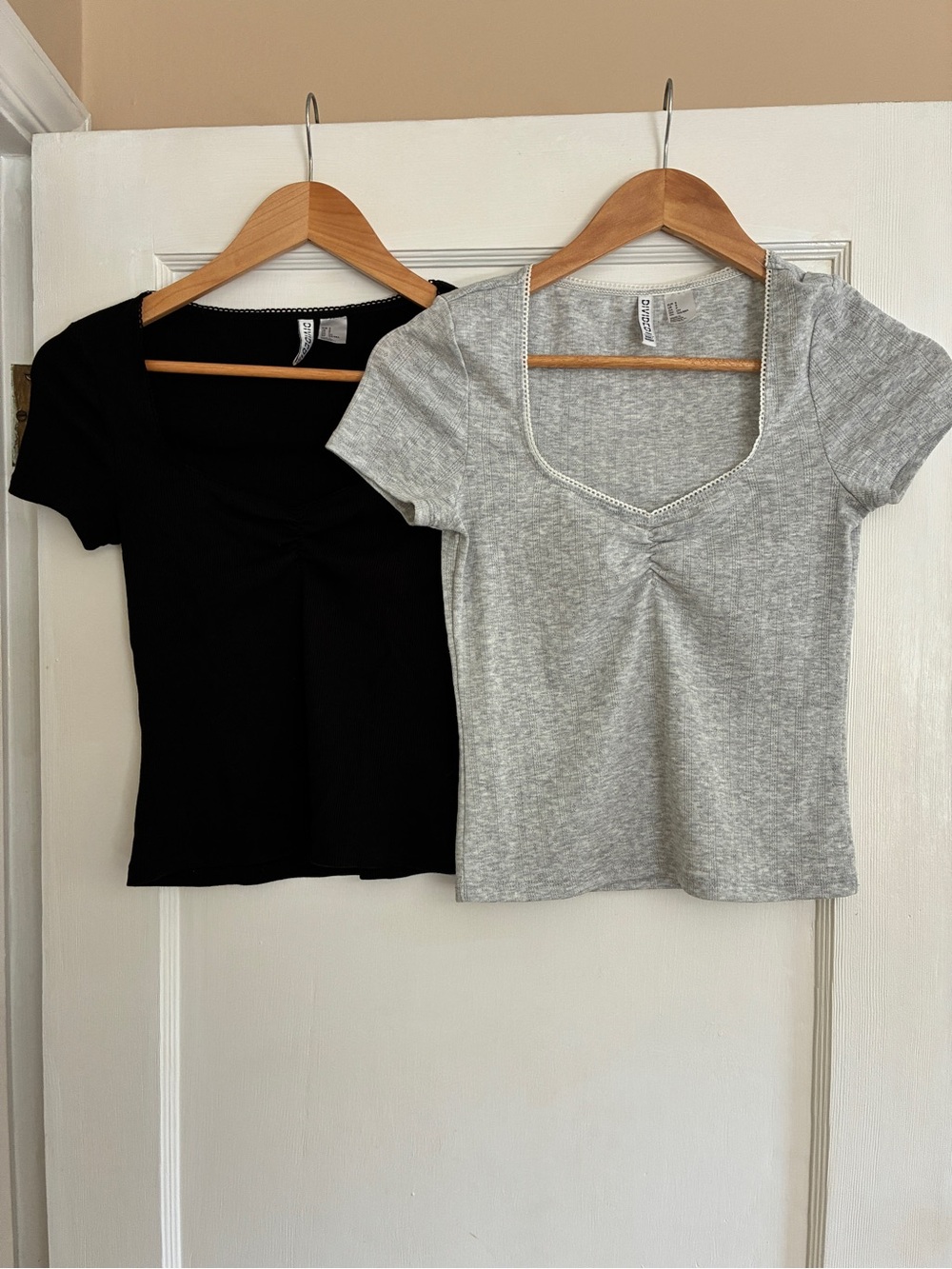 H&M Ribbed Short Sleeve Black Sweetheart Neckline Top Small